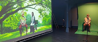 Tests in the theatre space in Bonn with green screen situations that connect the scene in Bonn with the one in New Delhi live. 