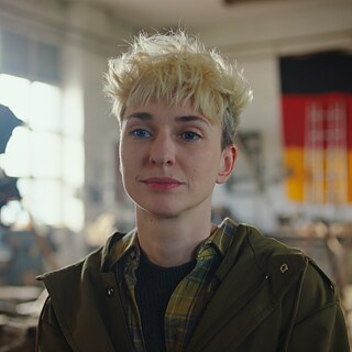 Rote Sterne überm Feld