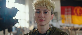 Rote Sterne überm Feld