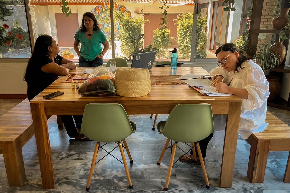 Aktivistky a koordinátorka Casa La Serena pri spoločnom rozhovore.