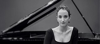 Yağmur Ak schwarz weiß Portrait