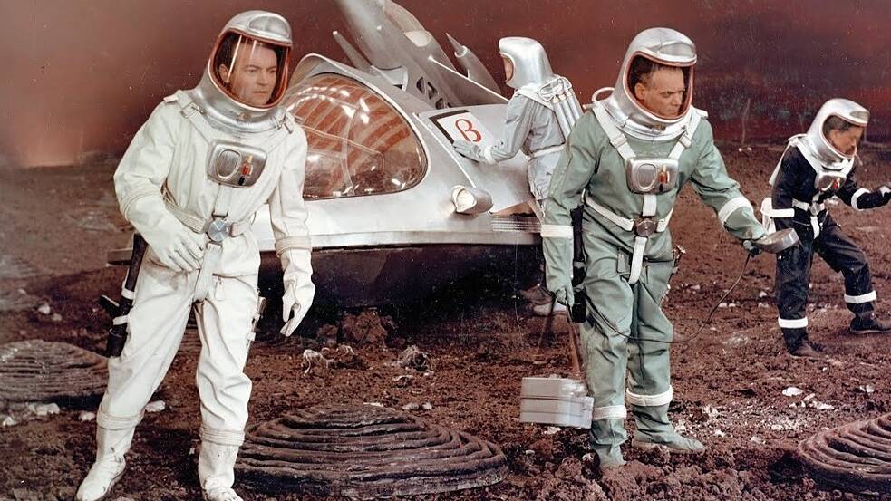 Visionäre Weltraummission im ersten ostdeutschen Science‑Fiction‑Film: Szene aus Kurt Maetzigs "Der schweigende Stern / " (DEFA, 1960). Eine multinationale Crew bricht auf „um neue Welten zu erforschen, neues Leben und neue Zivilisationen“ ... bereits sechs Jahre vor dem Start von Star Trek in den USA.