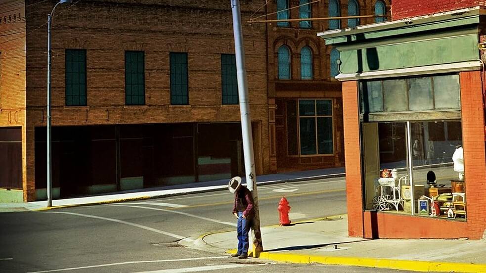 Schlüsselmotiv aus "Don’t Come Knocking" (2005). Durch das Motiv eines alternden Hollywood Westernstars begibt sich Regisseur Wim Wenders erneut auf die Suche nach der amerikanischen Seele. An seiner Seite nach "Paris Texas" wieder der Drehbuchautor Sam Shepard der hier auch die Hauptrolle übernahm.