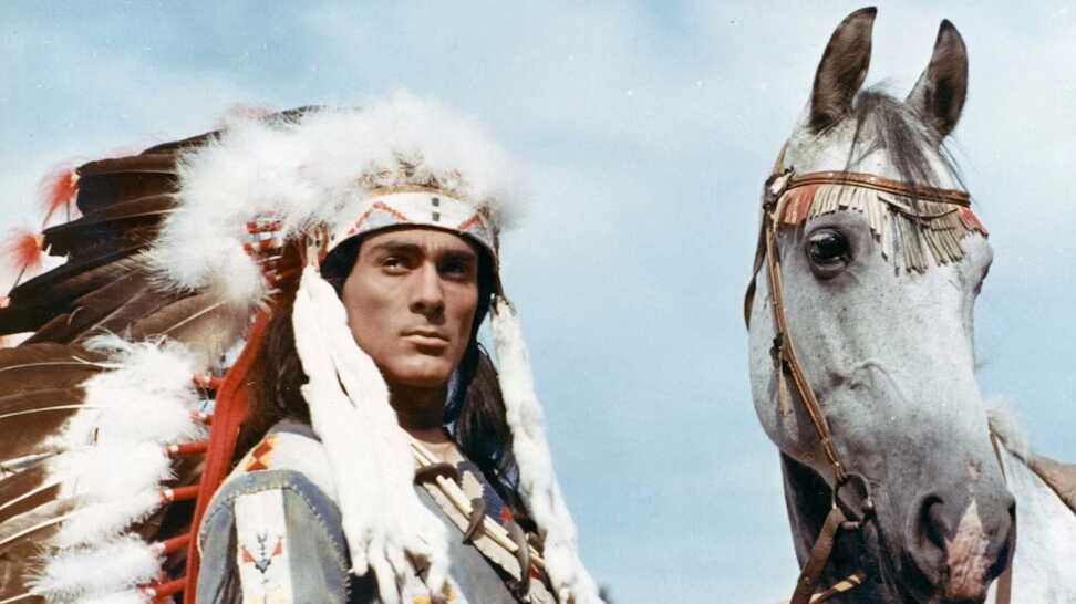 Gojko Mitić in"Söhne der großen Bärin" (Regie: Josef Mach, 1966). Der erste DEFA-Indianerfilm. Mit diesem Film begann die Laufbahn von Gojko Mitić als „DDR-Chefindianer“.