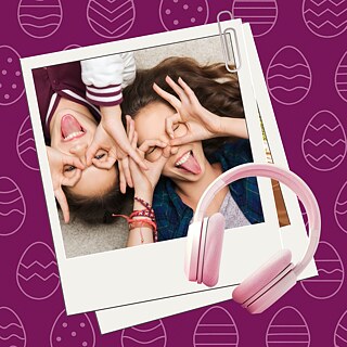 φωτογραφία με δύο παιδιά και ακουστικά