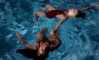 Rocío Guzmán y Darana Álvarez en "Chicas Tristes" de Fernanda Tovar