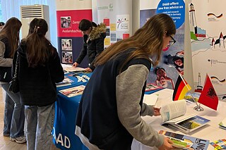 Informationsstände auf der NDO Albanien