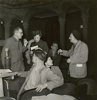 Bertolt Brecht and Isot Kilian, Manfred Wekwerth, Ernst Busch, Käthe Rülicke, Hans-Joachim Bunge, rehearsal recording Berliner Ensemble, 1954. Academy of Arts, Berlin; Bertolt Brecht Archive