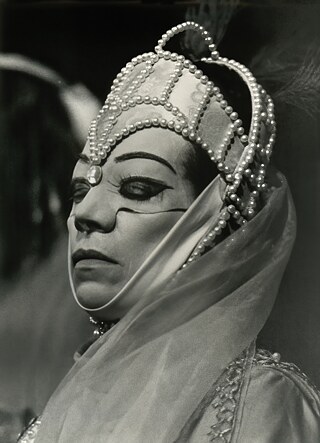 Helene Weigel (Natella Abashvili), Berliner Ensemble, 1954. Academy of Arts, Berlin; Bertolt Brecht Archive, Photo Archive 60/011Helene Weigel (Natella Abashvili), Berliner Ensemble, 1954. Academy of Arts, Berlin; Bertolt Brecht Archive