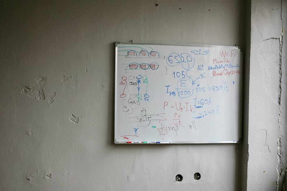 Prednášky a cvičenia na simulátoroch.