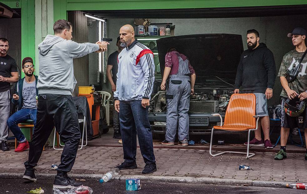 Standbild TNT Serie „4 Blocks“:  Robert und Latif (Marc Hosemann / Wasiem Taha)