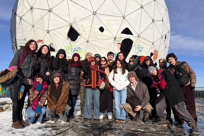 Le groupe d'étudiant.e.s au Teufelsberg