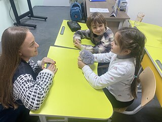 Kinder in Saporischschja werden in einem Luftschutzbunker unterrichtet.