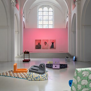 Udstillingsobjekter på Nikolaj Kunsthal.