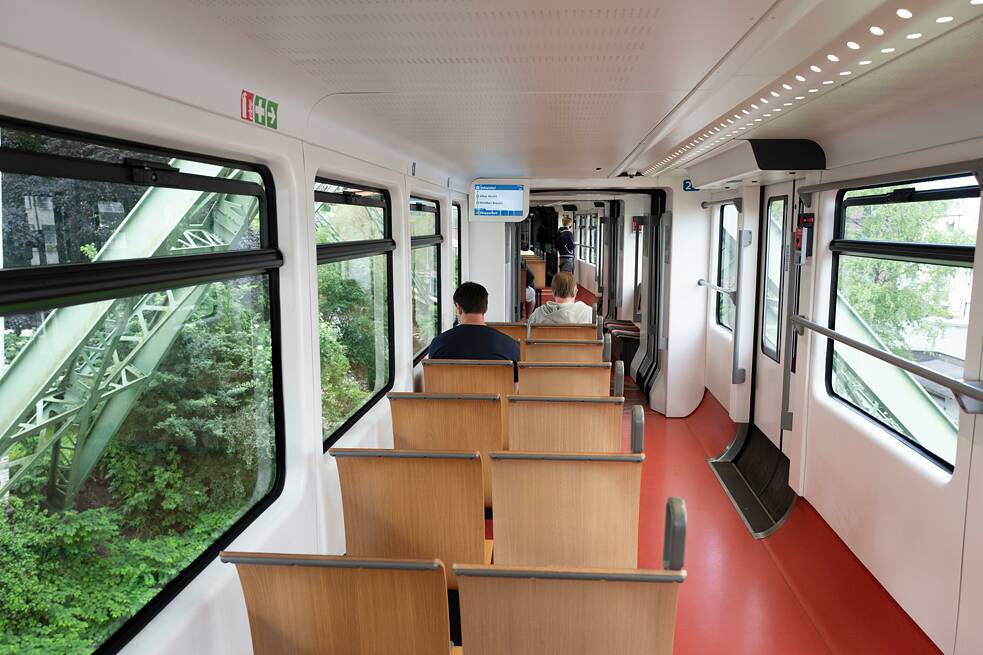 Ausblick aus der Schwebebahn-Kabine Wuppertal