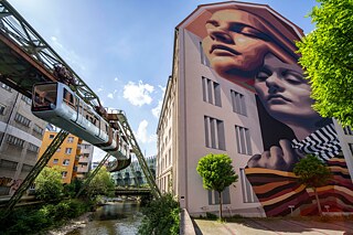 Wandkunst vom Künstler Case Maclaim auf einer Wuppertaler Hauswand