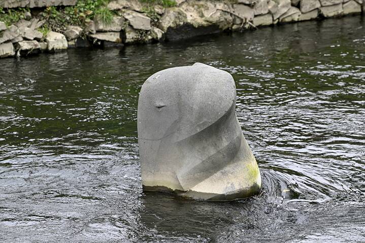 Gedenkstein für Tuffi. Die indische Elefantenkuh fiel 1950 aus der Schwebebahn in die Wupper.