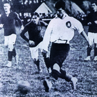 Gottfried Fuchs on the field