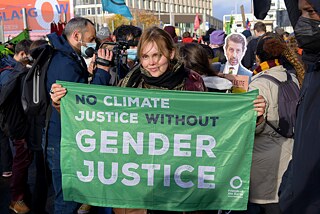 Julia Melnyk beim Klimamarsch in Glasgow, November 2021. Anlässlich der UN-Klimakonferenz COP26. Damals gingen rund 100.000 Menschen auf die Straßen der Stadt.