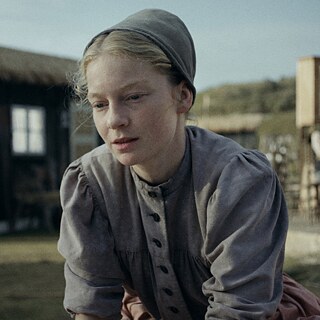 Still aus dem Film Der Heimatlose zwei Männer stehen einander gegenüber