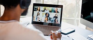 Shoulder view on a screen with a group session