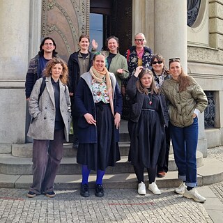 Team Cinemocracy vor dem Gebäude des Goethe-Instituts in Prag