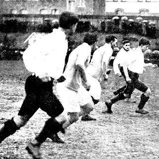 Image from the 1930 showing the rush of a group of young men on the soccer field.