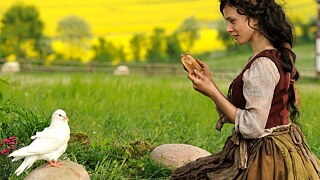 Standbild aus „Aschenputtel“ (ARD Degeto, 2011, Regie: Uwe Jansen). Der deutsche öffentlich-rechtliche Sender ARD greift den Kanon deutscher Märchen und Fabeln in einer Reihe großartiger Produktionen wieder auf, die oft an vermeintlichen Originalschauplätzen gedreht wurden.