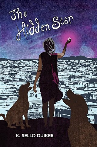 ustrativer Buchumschlag von *The Hidden Star* von K. Sello Duiker, der eine einzelne Figur zeigt, die auf einem Hügel über einer ausgedehnten Stadtlandschaft bei Nacht steht und eine Hand zu einem leuchtenden rosa Licht im violett-blauen Himmel erhebt, während sich zwei hundeähnliche Silhouetten in der Nähe befinden und der Titeltext darüber steht. &copy; © K. Sello Duiker The Hidden Star : Duiker, K. Sello
