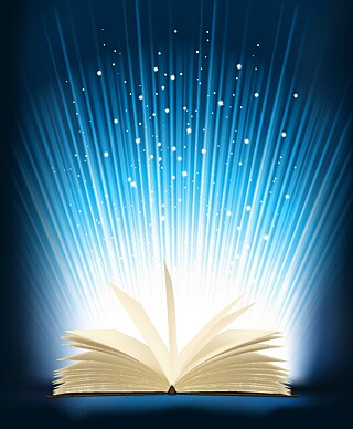 Ein aufgeschlagenes Buch, aus dem Lichtstrahlen scheinen.