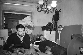 Soldaten ruhen sich nach dem Einsatz aus.