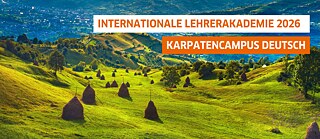 Сільський пейзаж із копицями сіна в Румунії