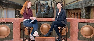 Sandra Maischberger na balkoně pražského paláce Lucerna