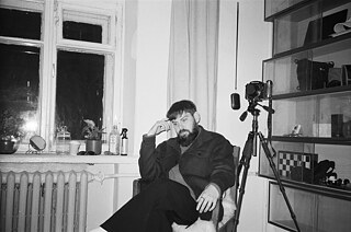 Mein Kollege Hlib Fishchenko denkt mal wieder über Rechercheideen nach – wie üblich zu später Stunde.