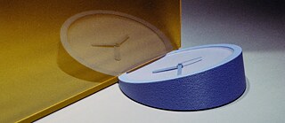Zu sehen ist ein Türstopper in Form einer Uhr.