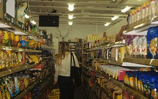 Domov medzi regálmi. Poľské supermarkety na holandských perifériách