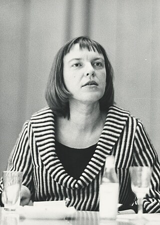 Ingeborg Bachmann auf einer Pressekonferenz 1960