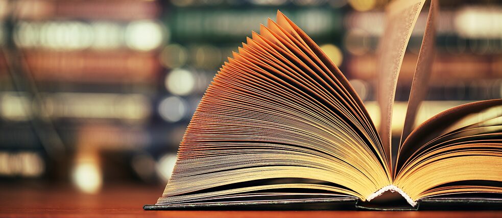 Ein aufgeschlagenes Buch