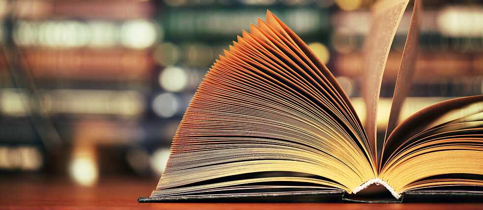 Ein aufgeschlagenes Buch