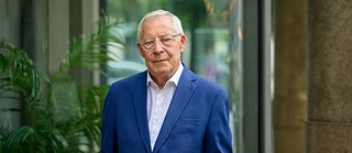Porträtfoto von Karl Schlögel 