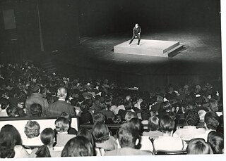 Presentación del pantomimo, Rolf Scharre, 1970.