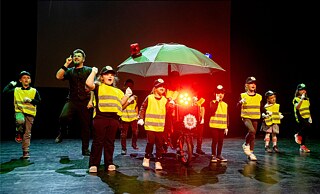 Szene aus dem Theaterstück „Wer kann uns helfen“, Kindergarten „Coliukė“ Vilnius
