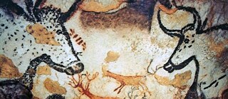 Las pinturas rupestres del Paleolítico superior en Lascaux tuvieron que ser reconstruidas, dado que el flujo constante de visitantes amenazaba con deteriorarlas.