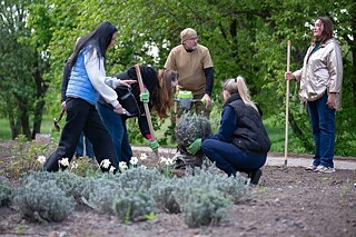 Der „Garten des Lebens“ organisiert mehrmals im Jahr gemeinschaftliche Arbeitseinsätze, sogenannte Tolokas