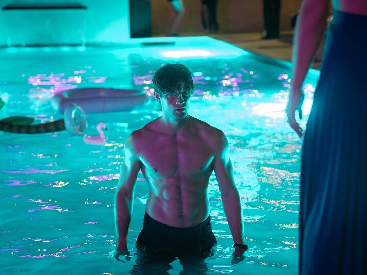 Still frame from the Amazon Prime Video Germany original series "Maxton Hall -The world between us". James (Damian Hardung) and the Lacrosse team.