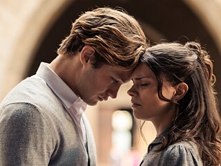 Still frame from the Amazon Prime Video Germany original series "Maxton Hall -The world between us". Ruby (Harriet Herbig-Matten) and James (Damian Hardung).