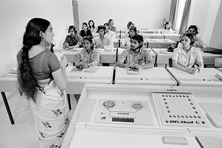  Studenten im Sprachlabor im Goethe-Institut Mumbai 1973