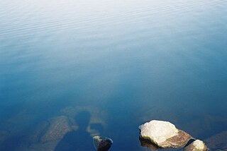 Ana entdeckte ihre Identität in der kleinen Gemeinschaft eines Dorfes am Wasser.