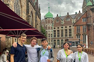 Junge Menschen in der Bremer Altstadt