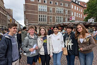 Junge Menschen in der Bremer Altstadt